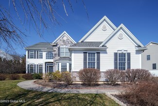 42 Outlook Dr S, Mechanicville, NY 12118