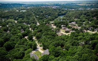 1038 N Lakeside Dr, Fayetteville, AR 72701