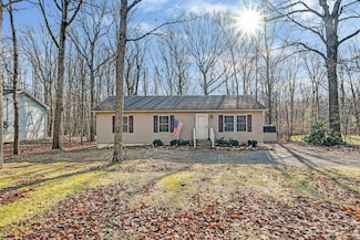 8803 Robinhood Dr, Kunkletown, PA 18058