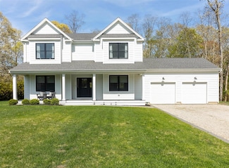 580 Stars Rd, East Marion, NY 11939