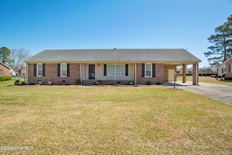 3007 Camelot Dr, Kinston, NC 28504