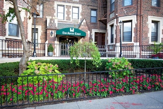 2 Spruce St Unit 2J, Great Neck, NY 11021