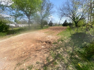 1137 E Thoman St, Springfield, MO 65803