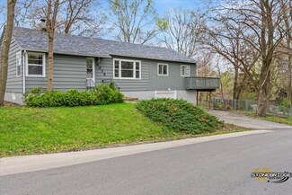 5016 W Wonder Lake Dr, Wonder Lake, IL 60097