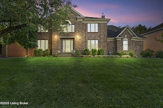 812 Foxfire Dr, Louisville, KY 40223