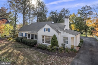 8230 W Boulevard Dr, Alexandria, VA 22308