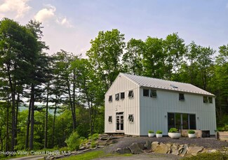 25 Velvet Underpass Rd, Mount Tremper, NY 12457