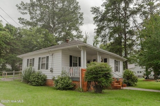 107 4th St, Rockingham, NC 28379