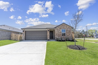 305 Emma St, Angleton, TX 77515