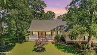 592 Arnolds Beach Rd, Roper, NC 27970