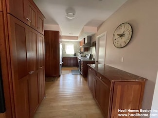 30 Lake Shore Ct Unit 4, Brighton, MA 02135