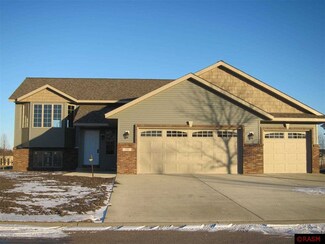 236 Creekside Dr, Eagle Lake, MN 56024