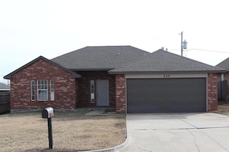 620 NW 22nd St, Moore, OK 73160