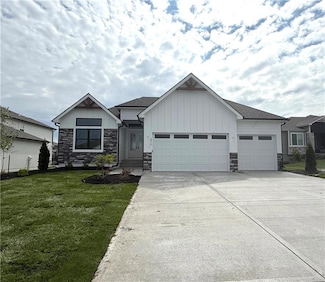3215 SW Enoch St, Lee's Summit, MO 64082