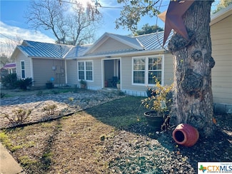 402 Dunn St Unit YKM, Yoakum, TX 77995