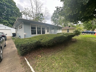 28 Delaine Dr, Normal, IL 61761