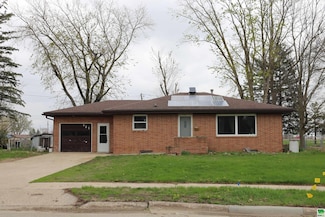 921 Pleasantview Dr, Storm Lake, IA 50588
