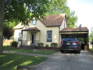 550 Randolph St, Beckemeyer, IL 62219