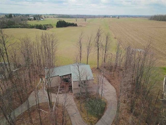 1178 Woodland Dr, Petoskey, MI 49770