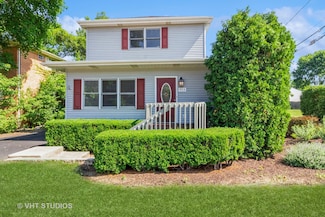 915 E Chicago Ave, Naperville, IL 60540
