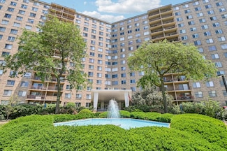 6833 N Kedzie Ave Unit 406, Chicago, IL 60645