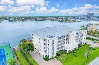 9700 Gulf Shore Dr Unit 202, Naples, FL 34108