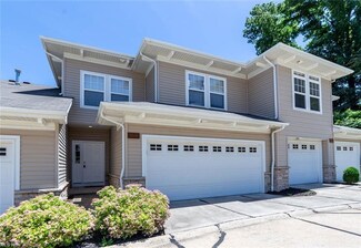 5845 Stonegate Cir, Seven Hills, OH 44131