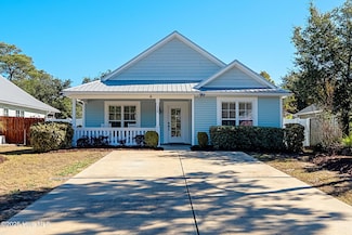 118 NW 11th St, Oak Island, NC 28465