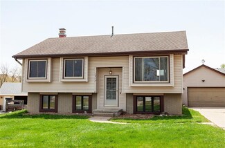 1517 W Detroit Ave, Indianola, IA 50125