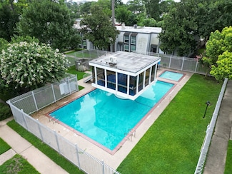 10174 Beekman Place Dr, Houston, TX 77043