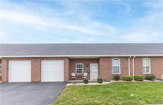 906 Valentina Ln Unit 65, Lower Burrell, PA 15068