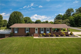 216 E Devon Dr, Mount Airy, NC 27030