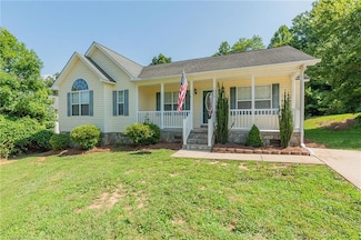 1056 Charter Oaks Dr, Randleman, NC 27317