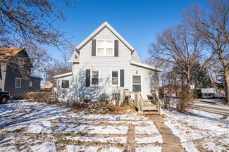 1446 Henderson Ave, Des Moines, IA 50316