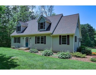 12 Bennett Ln, Holland, MA 01521