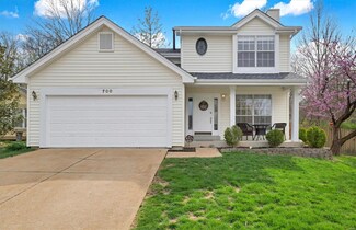 700 Ginger Wood Ct, Ballwin, MO 63021