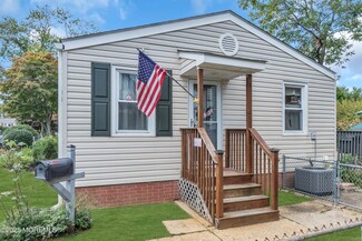 43 Barker Ave, Eatontown, NJ 07724
