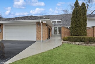 195 Briarwood Loop, Oak Brook, IL 60523