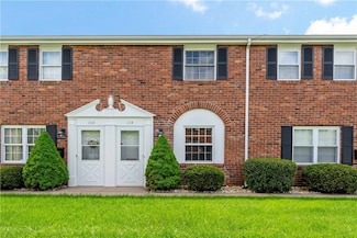 195 Fairhaven Dr Unit 113, Lower Burrell, PA 15068