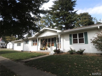 405 W Spring St, Greenville, IL 62246