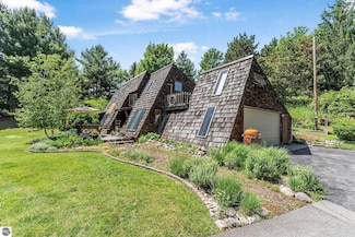 5861 S Elm Valley Rd, Suttons Bay, MI 49682