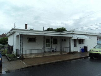 212 Riverside Dr, Peckville, PA 18452