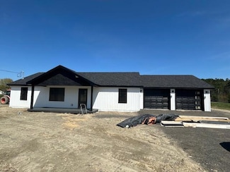 40 Bartlett Cove Dr, Orrington, ME 04474