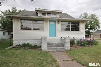 102 W Essex St, Glasford, IL 61533