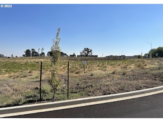 1592 NW Pinehurst Dr Unit 105, McMinnville, OR 97128