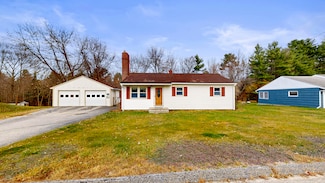 4 Carson St, Auburn, ME 04210