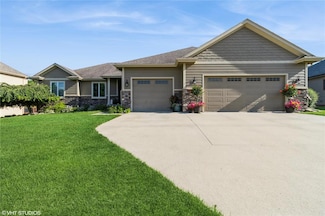 400 Indian Ridge Dr, Waukee, IA 50263