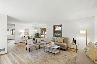 726 Thomas Ave, Saint Paul, MN 55104
