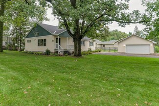 204 Maple St, Mahtomedi, MN 55115
