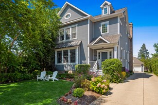 2028 Elmwood Ave, Wilmette, IL 60091